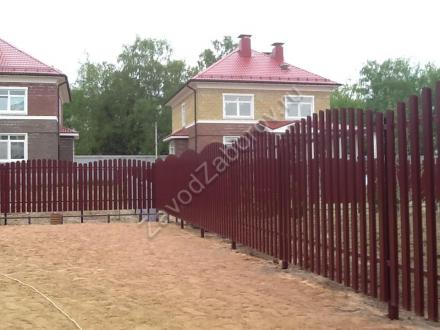 забор из металлического штакетника